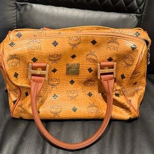 $1250 MCM BOSTON BAG W/ D RINGS